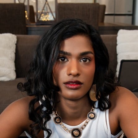 Suraya Nidia VR